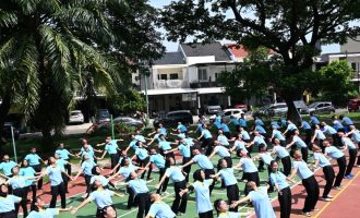 毎朝の体操で体を整え、元気に一日をスタートしています。